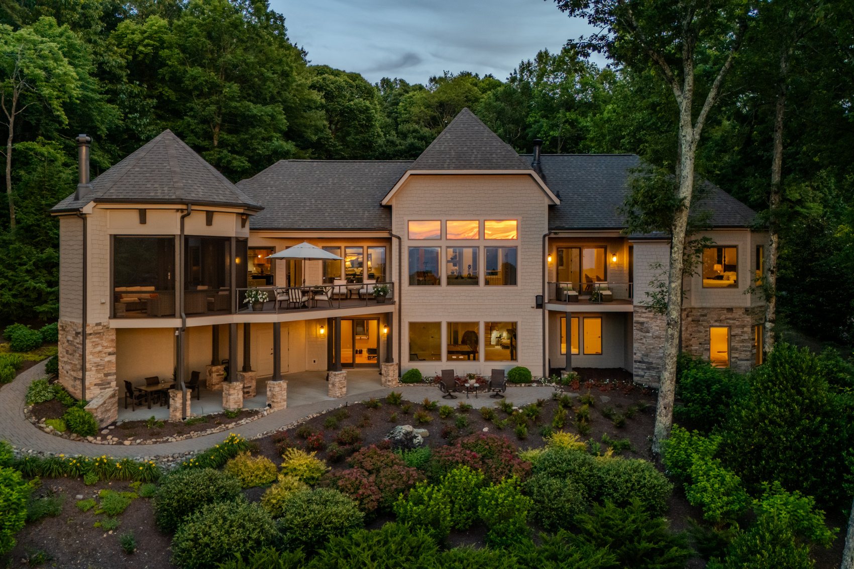 130 Stony Road at dusk, The Cliffs at Glassy